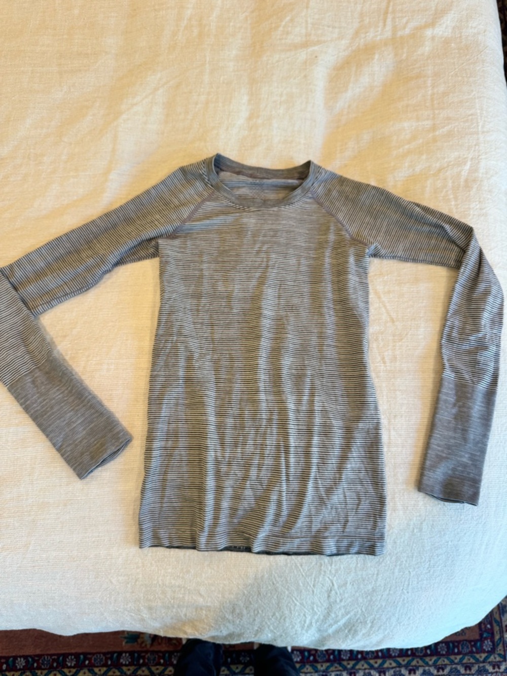 lululemon athletica Women's Long Sleeve Thin Striped Top - Gray
